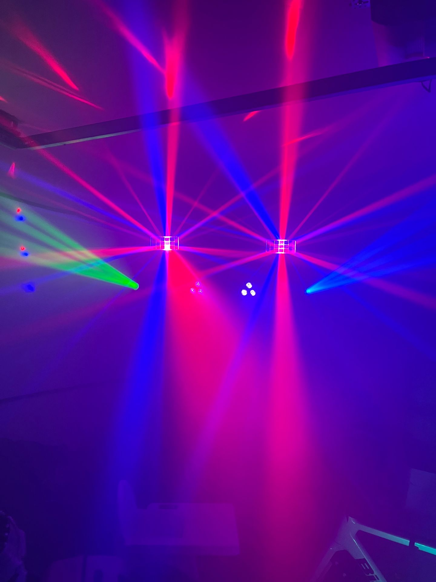 GigBAR Move+ ILS – Allt-i-ett-ljuseffekt för fest, scen & bröllop bild 3