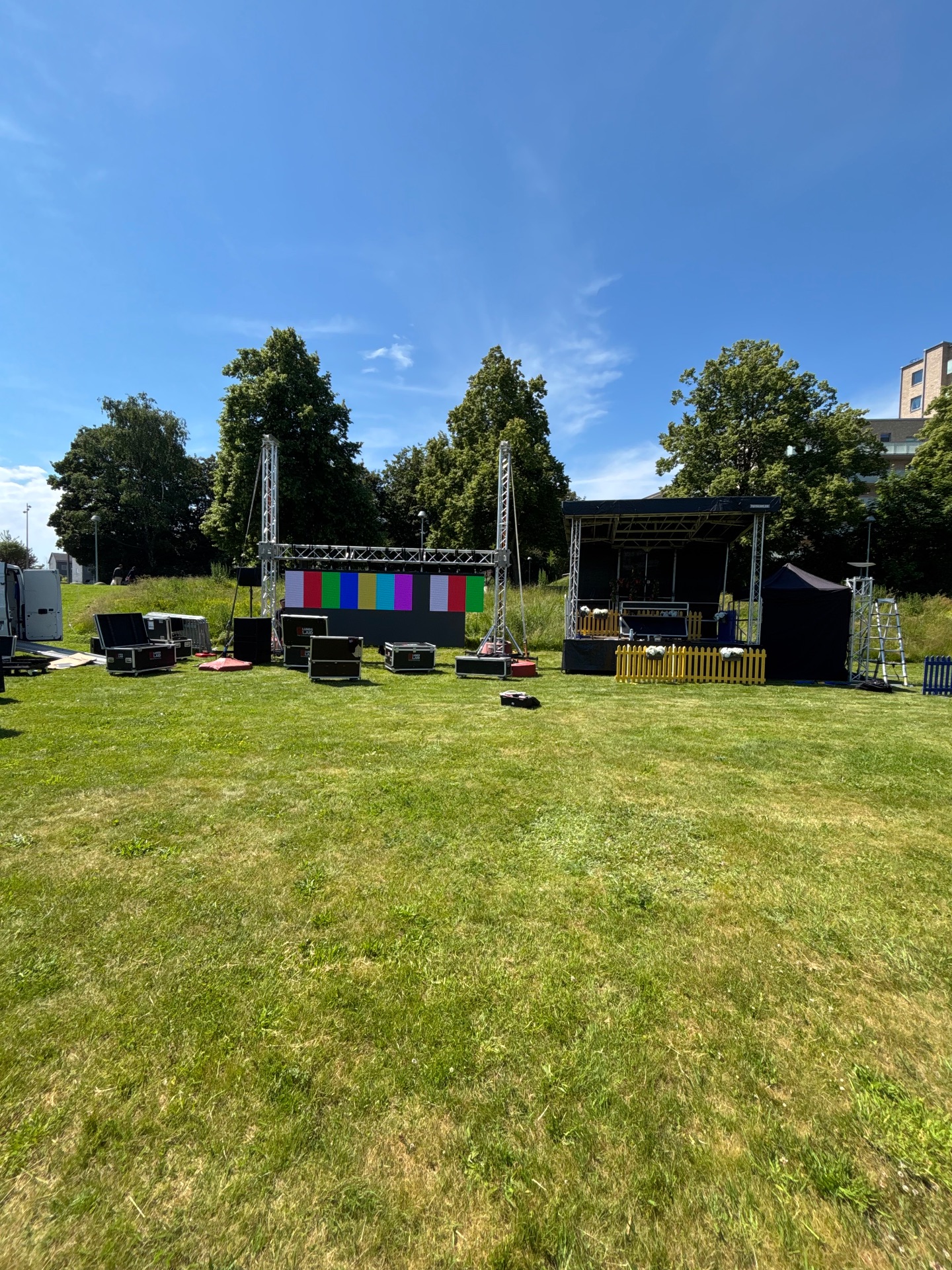 Scener, scenpodier, tross & kravallstaket – offertbaserade lösningar bild 3